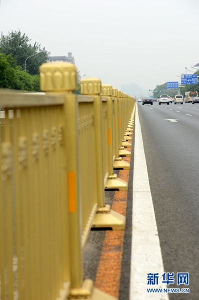 b体育登录入口北京长安街护栏“土豪金”美观大气 抗撞击能力超强